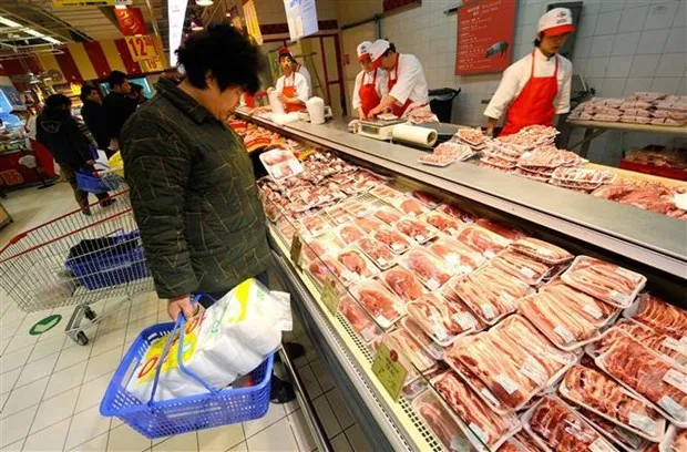 Thịt lợn được bày bán tại một siêu thị ở Bắc Kinh, Trung Quốc. (Ảnh: AFP/TTXVN)