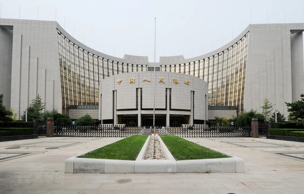 Trụ sở Ngân hàng Nhân dân Trung Quốc (PBoC) tại Bắc Kinh. (Ảnh: AFP/ TTXVN)