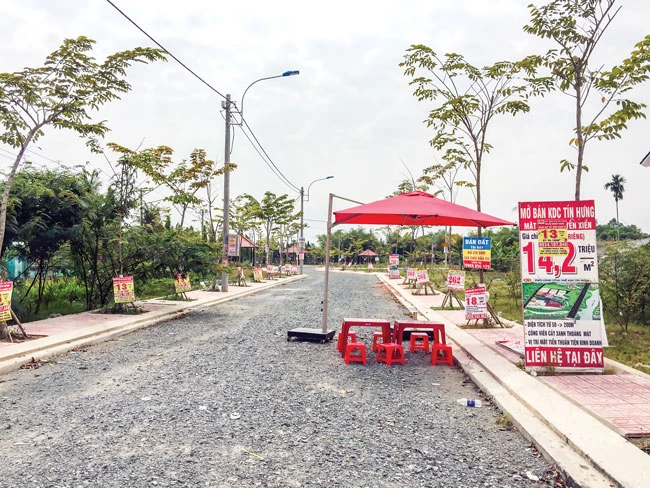 Môi giới qua "cò nhà đất" hiện nay rất lớn lại không thuộc phạm vi điều chỉnh của Công văn 1590. Ảnh: M.TUẤN