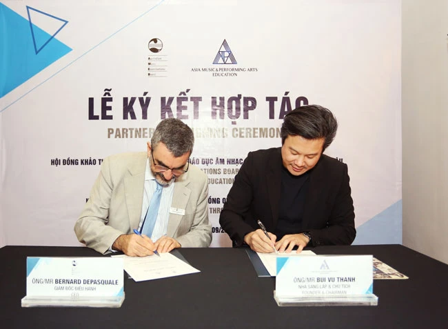 Ông Bùi Vu Thanh - Nhà sáng lập AMPA Education ký kết hợp tác cùng ông Bernard Depasquale – CEO của Australian Music Examinations Board (AMEB).