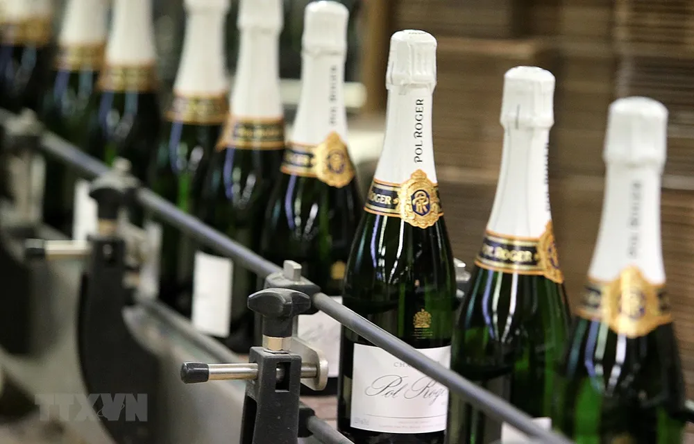 Sản phẩm rượu vang tại một nhà máy ở Epernay, miền đông nước Pháp. (Nguồn: AFP/TTXVN)