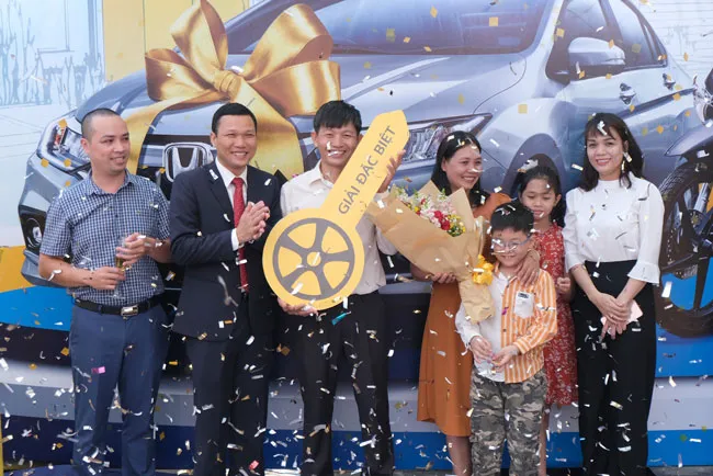 PVcomBank trao tặng ô tô Honda City cho khách hàng trúng thưởng
