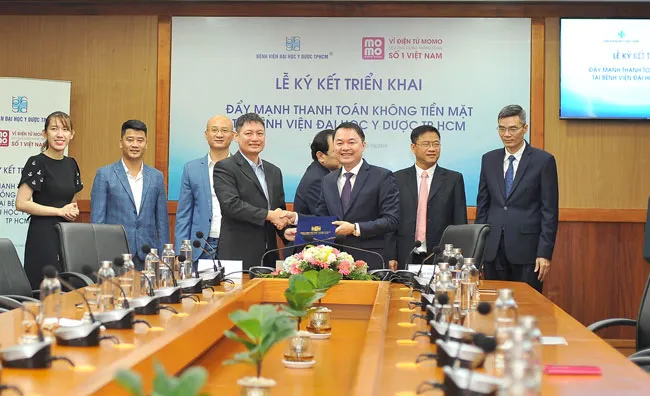 Bệnh viện Đại học Y dược TPHCM hợp tác với Ví Momo