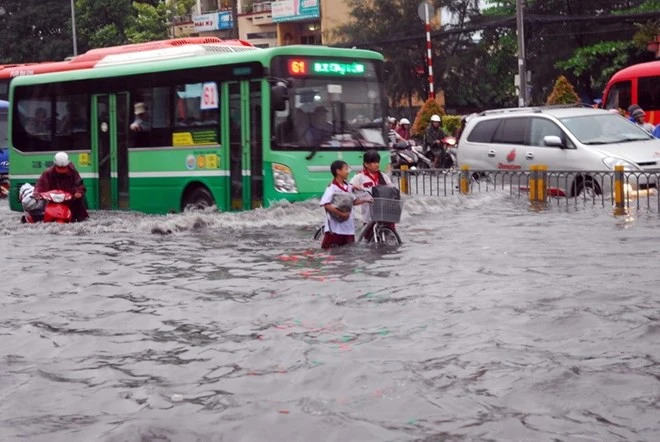 “Bắt bệnh”, chủ động ứng phó triều cường