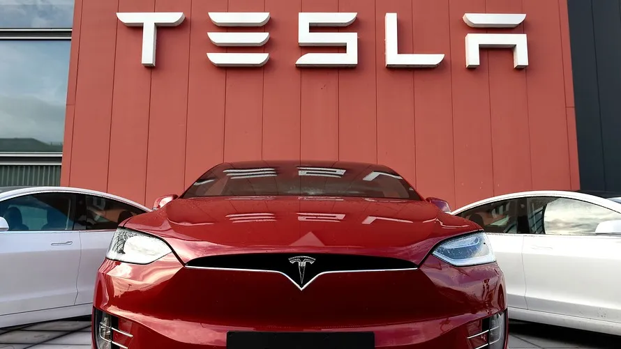 Tesla hồi phục đạt lợi nhuận 143 triệu USD