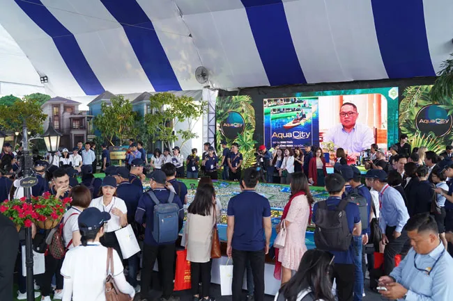 Hàng ngàn nhà đầu tư tham dự triển lãm BĐS– Novaland Expo ảnh 3 Hàng ngàn nhà đầu tư tham dự triển lãm BĐS– Novaland Expo ảnh 3