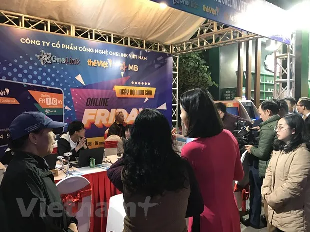 Hàng nghìn sản phẩm với khuyến mãi hấp dẫn được tung ra trong sự kiện Online Friday. (Ảnh: Đức Duy/Vietnam+)