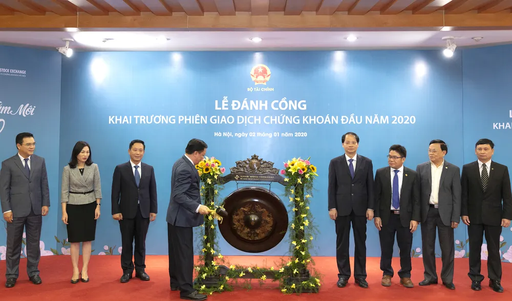Lễ đánh cồng khai trương. Ảnh:VGP.