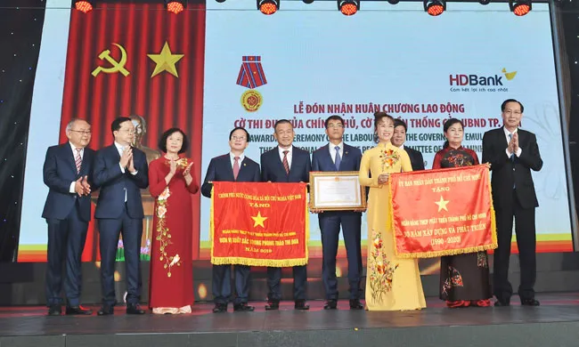 HDBank đón nhân Huân chương lao động ảnh 2 HDBank đón nhân Huân chương lao động ảnh 2