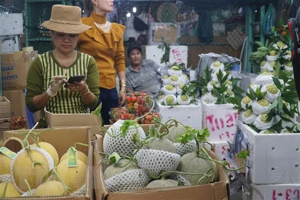 Trái cây bày bán tại Chợ nông sản Thủ Đức. (Ảnh: Đinh Hằng/TTXVN)