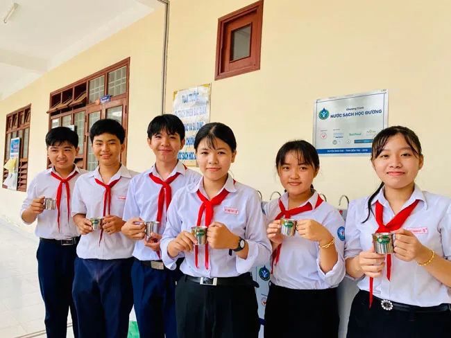 Niềm vui “Nước sạch học đường” trước thềm năm mới tại huyện Bình Đại, Bến Tre ảnh 2 Niềm vui “Nước sạch học đường” trước thềm năm mới tại huyện Bình Đại, Bến Tre ảnh 2