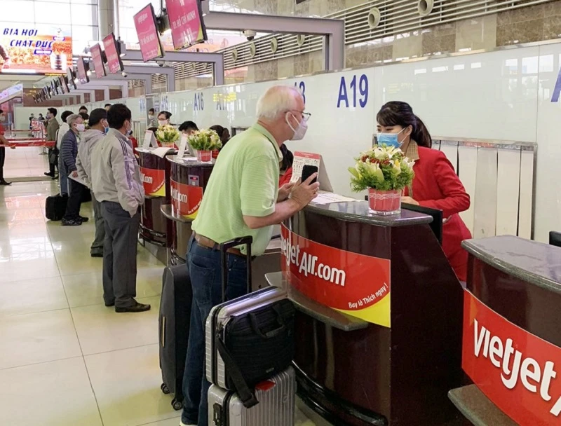 Vietjet tham gia vận chuyển miễn phí y bác sĩ và nhân viên y tế