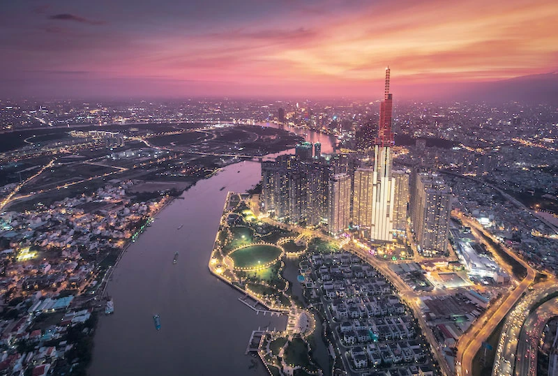 Toà tháp Landmark 81 nằm trong quần thể dự án Vinhomes Central Park nhìn từ trên cao.