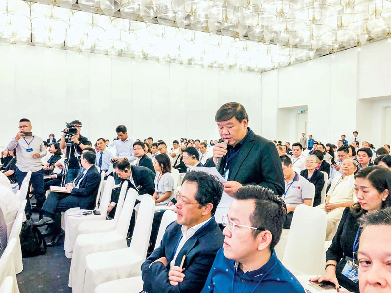 Shareholders spoke acidly at the Eximbank shareholder meeting.