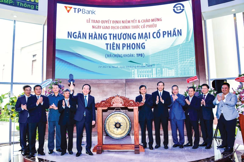 TTCK: Nâng tầm chuyên nghiệp, thủ thuật cũng tinh vi