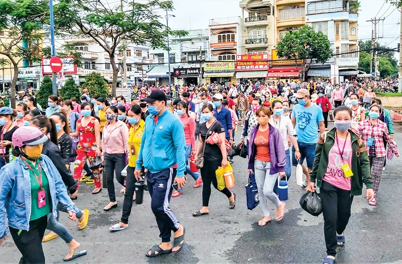 Cải thiện niềm tin cho người dân là liều thuốc giảm đau và cũng là gói kích cầu hữu hiệu nhất.