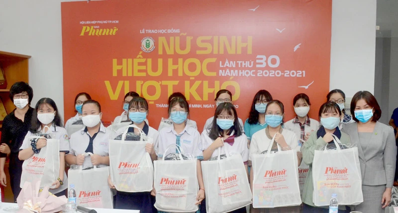 Tính đến nay, đã có hơn 8.000 suất học bổng được Báo Phụ nữ TPHCM trao đến các "Nữ sinh hiếu học, vượt khó”.