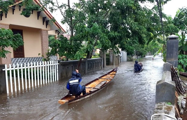 Nhiều tuyến đường ở huyện Quảng Điền, Thừa Thiên-Huế bị ngập sâu. (Ảnh: TTXVN phát)