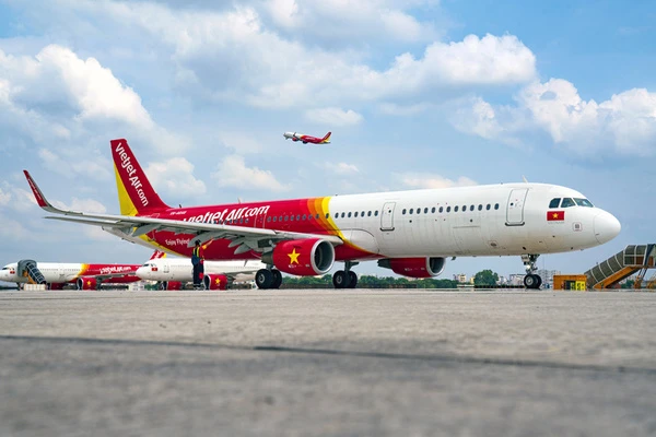 Vietjet tiếp tục điều chỉnh lịch bay do ảnh hưởng bão số 9 