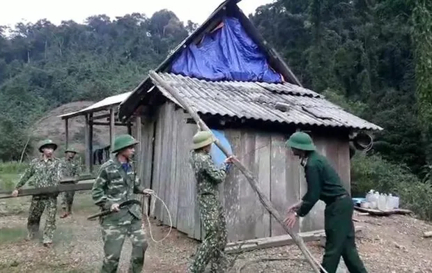 Bão chồng lũ, người dân Quảng Bình gồng mình khắc phục hậu quả hình ảnh 2 Bao chong lu, nguoi dan Quang Binh gong minh khac phuc hau qua hinh anh 2