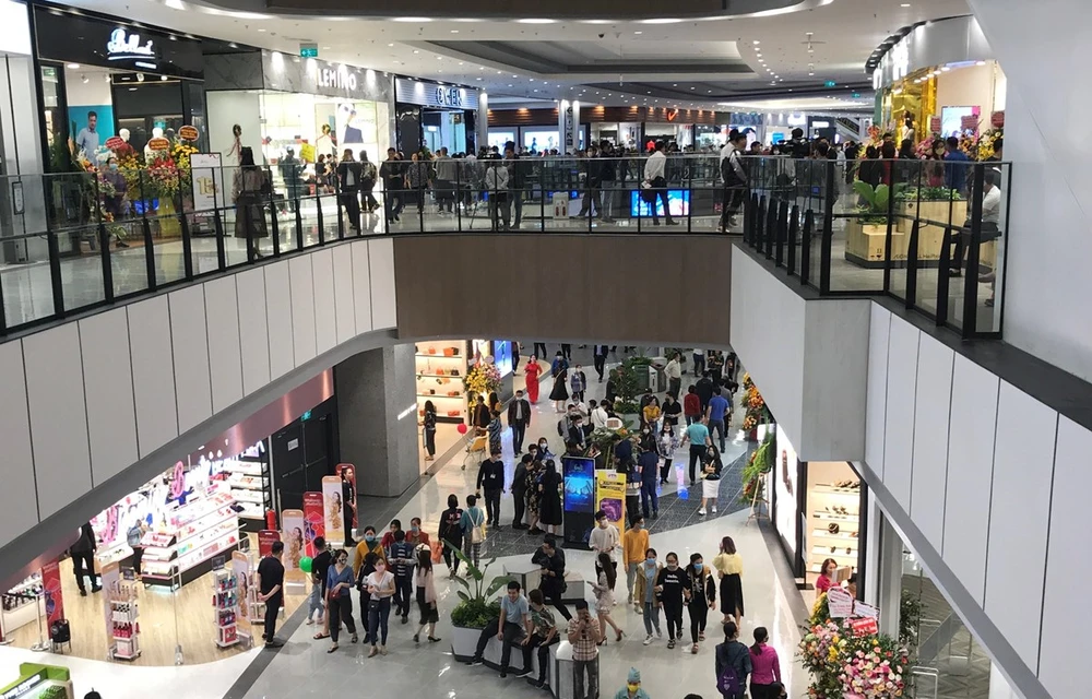 Mua sắm tại AEONMALL (Ảnh: Vietnam+)