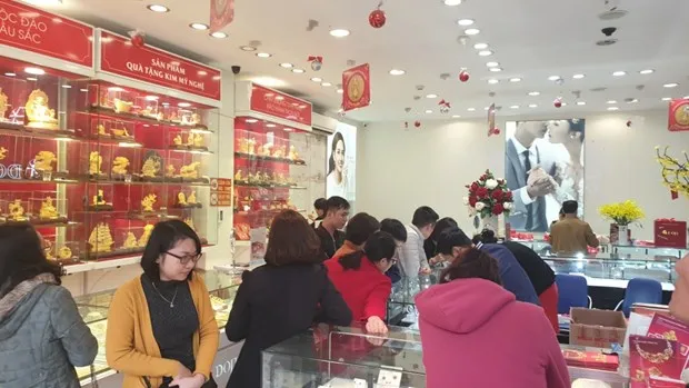 Giá vàng trong nước tiến sát mức 57 triệu đồng