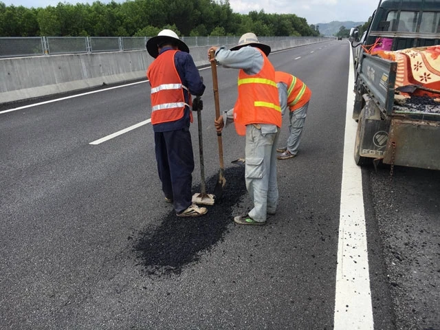 Yêu cầu VEC khắc phục tình trạng hư hỏng trên các tuyến cao tốc