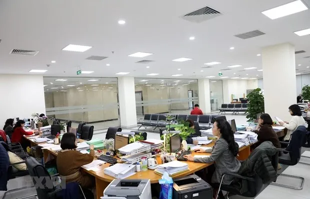 Hoạt động nghiệp vụ kế toán kiểm soát chi tại Kho bạc Nhà nước Hà Nội. (Ảnh: Phạm Hậu/TTXVN)