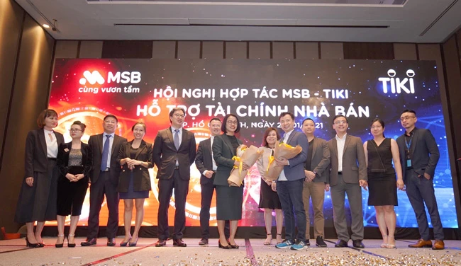 Lãnh đạo MSB và TIKI thực hiện nghi thức ký kết thỏa thuận hợp tác.