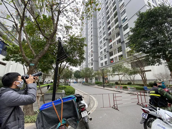 Một tòa nhà tại Khu đô thị Times City ở Hà Nội đang tạm được phong tỏa - Ảnh: QUANG THẾ