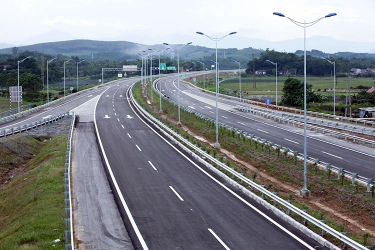 Cao tốc Bắc- Nam: Khó khăn di dời đường điện cao thế