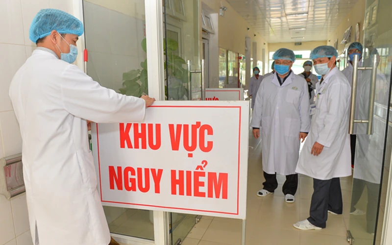 Thêm 1 ca COVID-19 mới, ngồi cùng chuyên gia Trung Quốc chuyến bay Đà Nẵng - Hà Nội