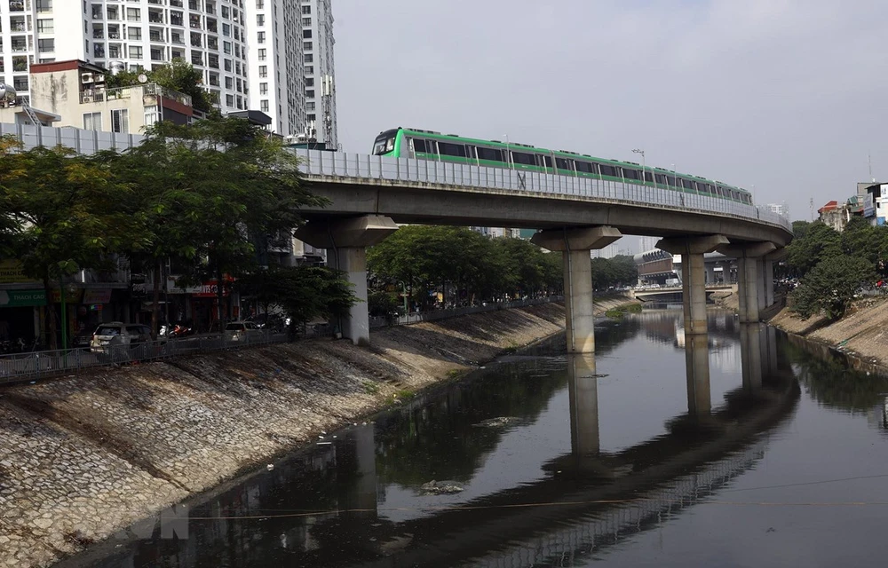 Đường sắt đô thị Cát Linh-Hà Đông có chiều dài tuyến đi trên cao là 13,5km (từ Cát Linh đi Hà Đông) 12 nhà ga trên cao. (Ảnh: Huy Hùng/TTXVN)