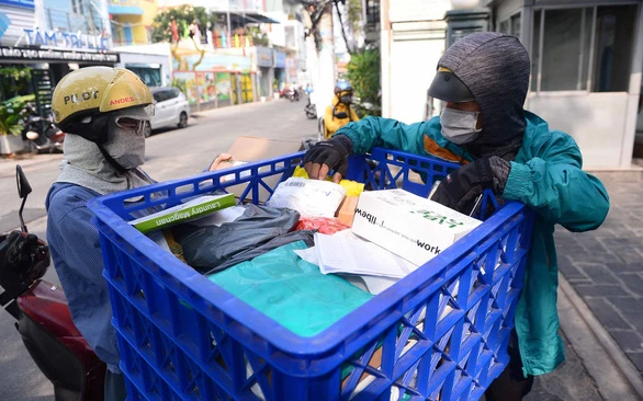 Sắp tới đây sàn thương mại điện tử có thể thêm khó từ quy định mới của ngành thuế - Ảnh: QUANG ĐỊNH