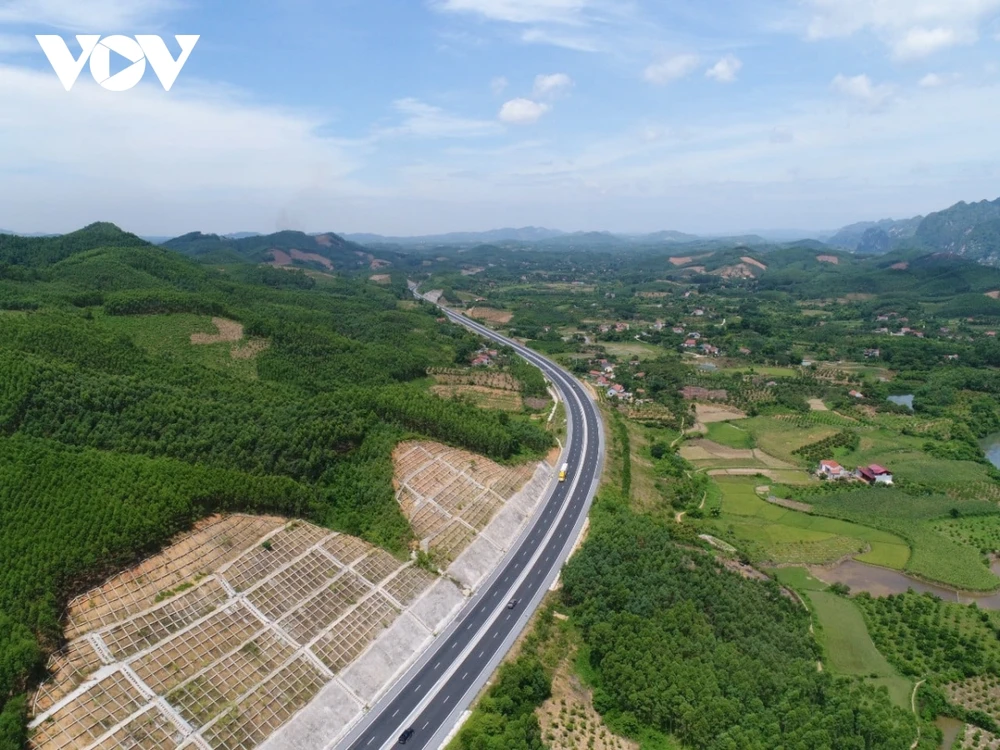 Cao tốc Bắc Giang - Lạng Sơn triển khai theo hình thức BOT do Tập đoàn Đèo Cả đầu tư được hoàn thành, đưa vào khai thác đầu năm 2020.