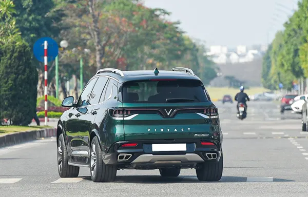 Ngắm bộ sưu tập sắc màu ‘siêu chất’ của VinFast President trên đường phố