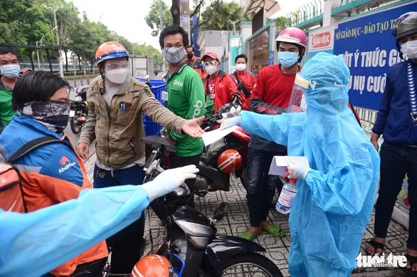 Nhu cầu rất lớn nhưng vì sao shipper vẫn ngại chốt đơn đi chợ hộ vùng đỏ? - Ảnh 2. Nhu cầu rất lớn nhưng vì sao shipper vẫn ngại chốt đơn đi chợ hộ vùng đỏ? - Ảnh 2.