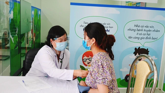 Bệnh viện Hoàn Mỹ Cửu Long tiêm vaccine ngừa Covid-19 cho phụ nữ mang thai và cho con bú