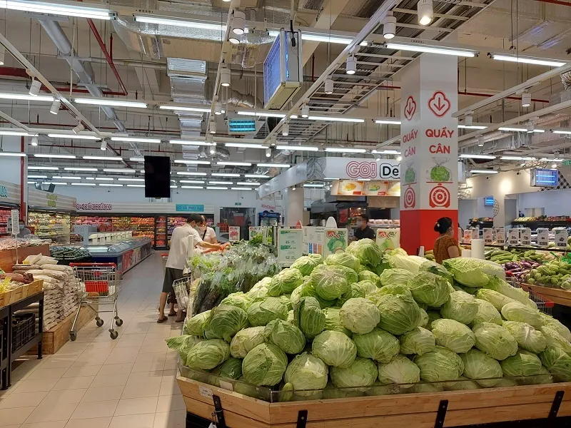 Giá cả hàng hóa chịu sức ép lớn. Ảnh: Lương Bằng Cảnh báo 2022, giá cả tăng đè nặng lên mỗi người dân