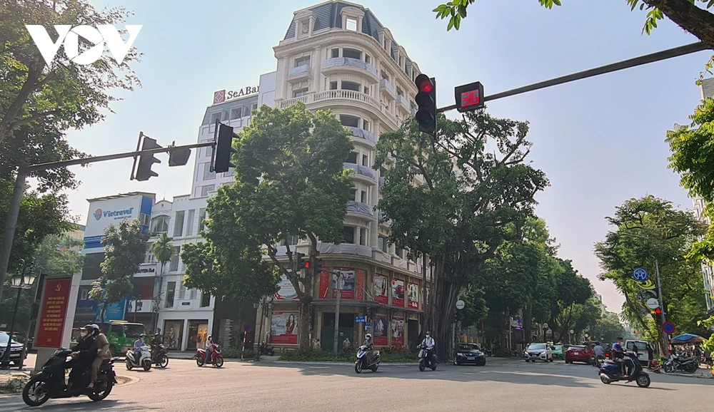 Hàng loạt công trình cao tầng vẫn đang phá vỡ quy hoạch khu phố cổ, phố cũ Hà Nội ảnh 1 Hàng loạt công trình cao tầng vẫn đang phá vỡ quy hoạch khu phố cổ, phố cũ Hà Nội ảnh 1