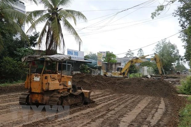 Dự án mở rộng đường Phạm Hữu Lầu, thành phố Cao Lãnh với tổng vốn đầu tư hơn 82 tỷ đồng. (Ảnh: Nguyễn Văn Trí/TTXVN)