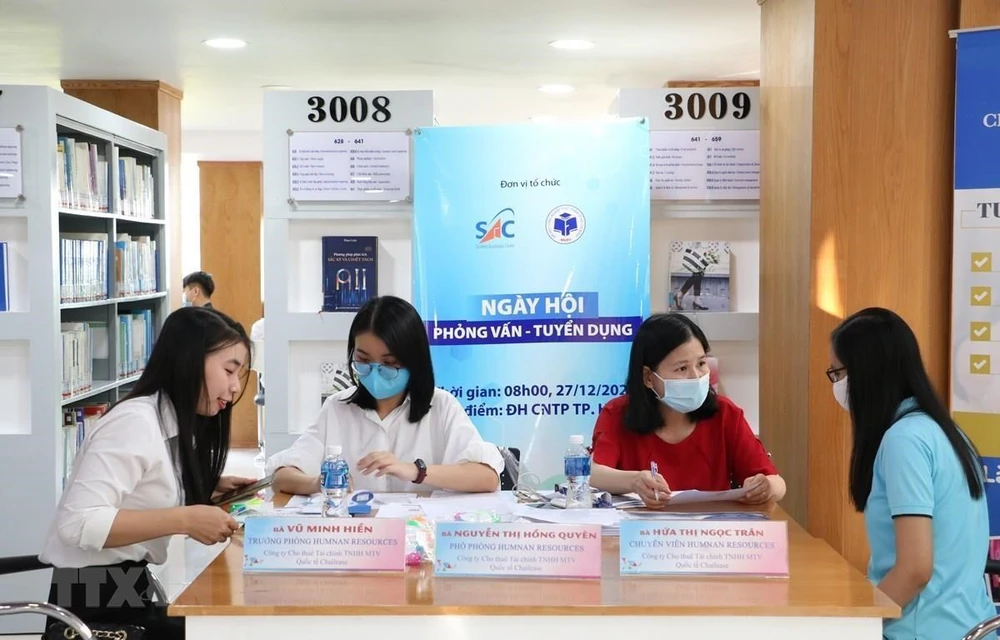 Các doanh nghiệp sẽ gia tăng nhu cầu tuyển dụng vào quý 1 và quý 2 năm 2022. (Ảnh minh hoạ: TTXVN)