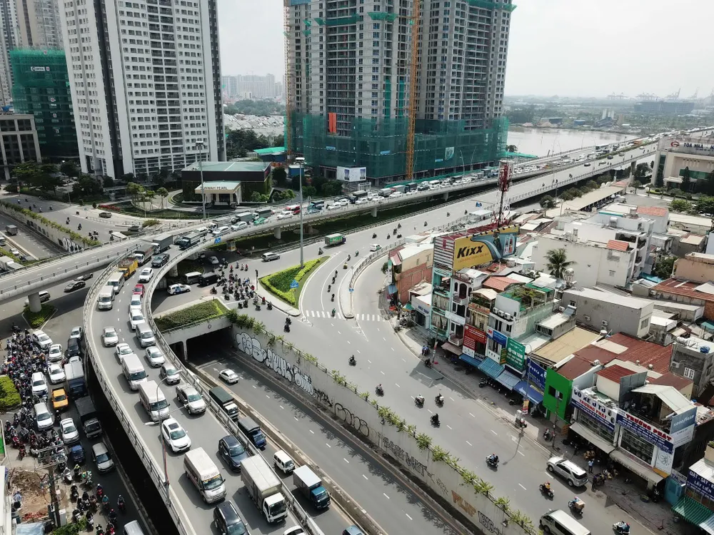 Nhiều dự án trọng điểm của TP.HCM lo hụt vốn TP.HCM khát vốn cho giao thông - ảnh 3