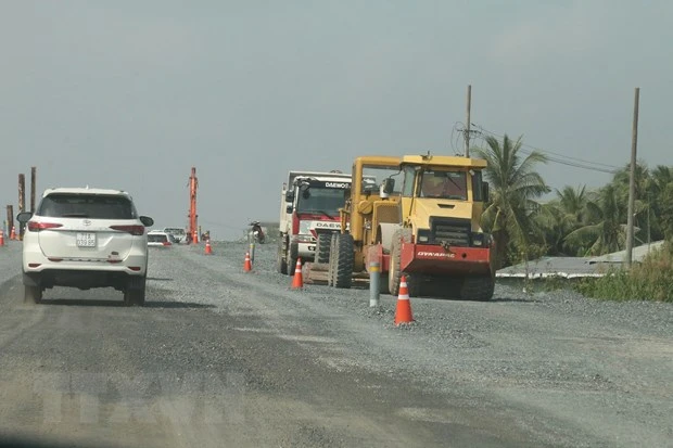 Kiểm tra và chạy thực nghiệm thông tuyến cao tốc Trung Lương-Mỹ Thuận. (Ảnh: Minh Trí/TTXVN)