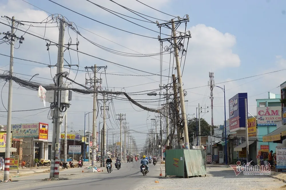 Ngạt thở vì 'bão bụi' công trường dự án 700 tỷ ở cửa ngõ TP.HCM