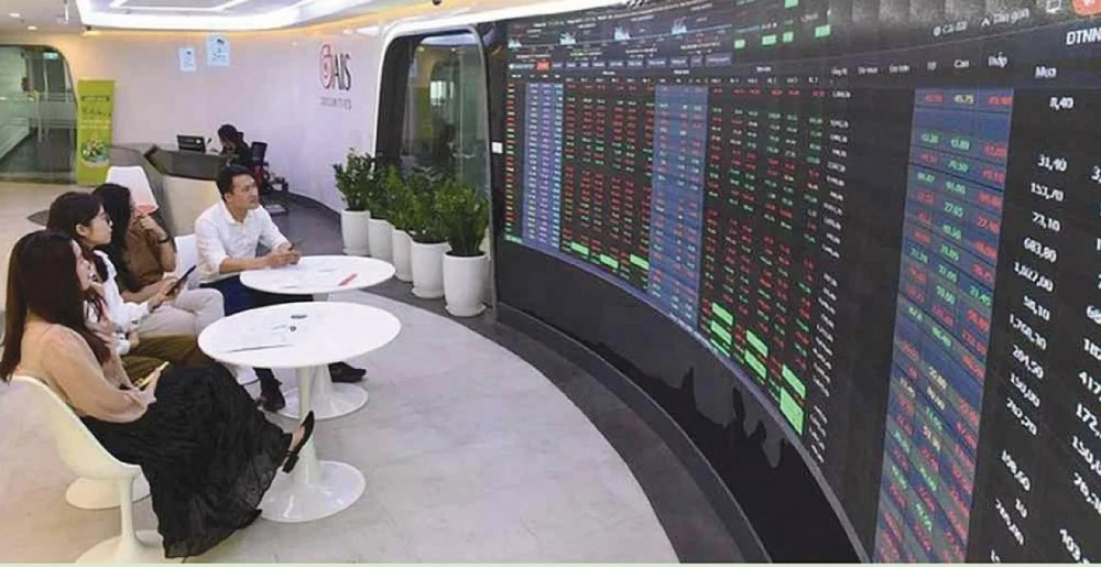 VN-Index tăng 35% trong năm 2021, vốn hóa toàn thị trường đạt gần 7,7 triệu tỷ đồng.