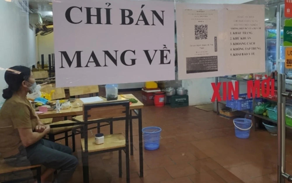 Hà Nội cấm bán hàng ăn tại chỗ để chống dịch là vô tác dụng