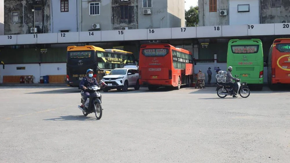 Bến xe Giáp Bát vắng tanh dù ngày thường hay cao điểm lễ, tết