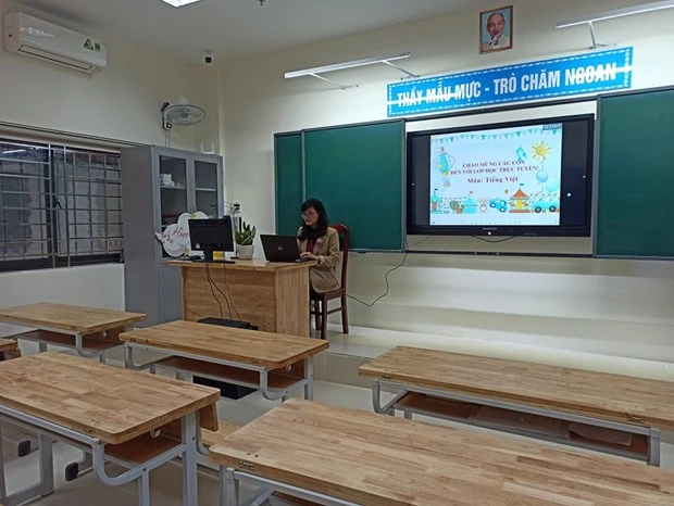 Những lớp học vắng học sinh vì dịch COVID-19. (Ảnh: Phạm Mai/Vietnam+)