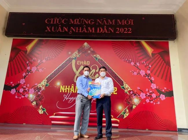 1.100 cuốn báo Xuân ĐTTC đến tay bạn đọc khu vực Đông Nam bộ ảnh 1 1.100 cuốn báo Xuân ĐTTC đến tay bạn đọc khu vực Đông Nam bộ ảnh 1